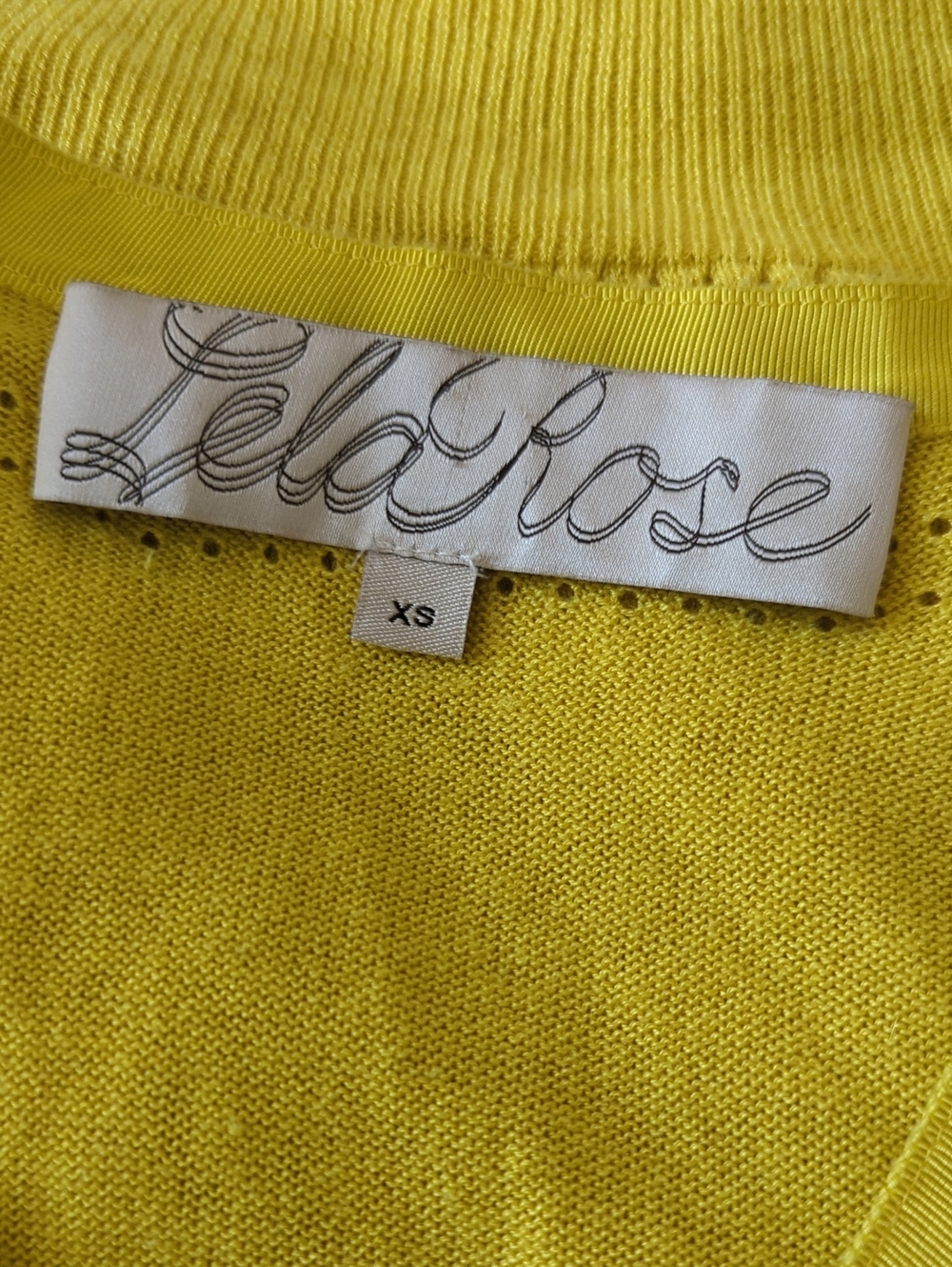 Lela Rose Silk And Cashmere Yellow V-Neck Short Sleeve Knit Top - Picture 6 of 7